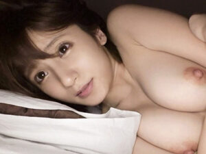 傷心美少女ナンパ！！傷ついた心に付け込んで中出しセックス！！パイパンマンコ下から突きあげる！！