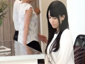 パイパン美女とAV撮影！！仕事中に押しかけそのまま出演！