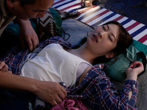 町内会キャンプで酔った勢いでNTRセックス！！パイパンマンコに他人棒挿入！