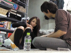 ナンパ連れ込みセックス隠し撮り！そのままAVにして発売！パイパンマンコまで丸出し！！