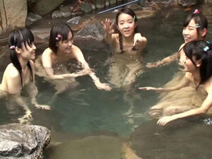 JS無毛ワレメで童貞卒業！キツキツ処女マンが気持ち良すぎて中出し