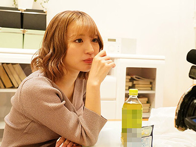 終電逃したカップル彼女のお宅へ！そのまま口説いて無毛マンコいただき！NTRセックス！