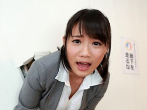 壁にハマって動けない爆乳美女を肉便器へ！無毛マンコでがっつり性欲処理