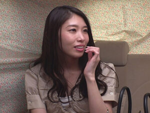 人妻ナンパ！欲求不満妻の無毛マンコ刺激してチンポ突っ込みかき回す！