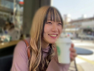 スレンダー潮吹き女子えちえちセックス！無毛マンコ責められ大量潮吹き！