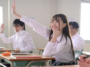 大好きな先生のためにオヤジ先生に無毛マンコ弄ばれる！嫌がりながらも体は徐々に快楽を覚えていく！