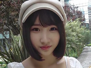 ロリ体型美女とガチエロセックス！無毛マンコにチンポ生ハメ気持ち良すぎ！